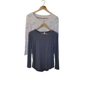 2 Old Navy Ladies Long Sleeve Tees XS